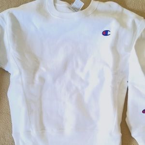 Champion white sweatshirt,  pullover with logo
